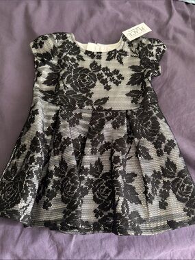 The children’s place size 12-18m dress new with tags